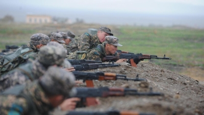 Запретить выдавать кредиты солдатам предложили в Казахстане