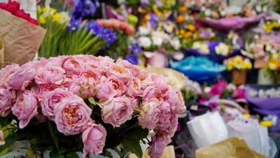 Сколько цветов завезли в Казахстан к 8 марта, рассказали в КГД