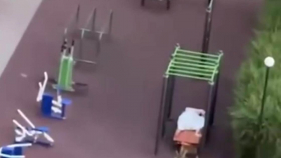 Астанчанин расстелил постель на детской площадке и рассмешил Казнет (видео)