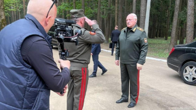 Лукашенко впервые появился на публике после слухов о его болезни