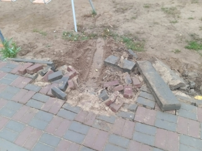 Народный репортер. Сломали забор и тротуар