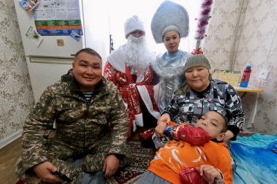 Праздник для особенных детей: Десантники принесли радость и подарки