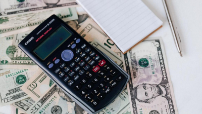 Доллар укрепился почти на 3 тенге на бирже