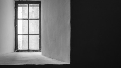 Мужчина выбросился из окна и погиб в Экибастузе