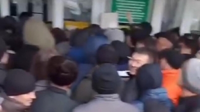 Огромную очередь в спецЦОНе в Актау сняли на видео