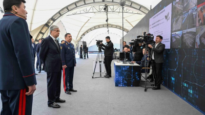 Токаев ознакомился с системой сплошного видеонаблюдения в КУИС