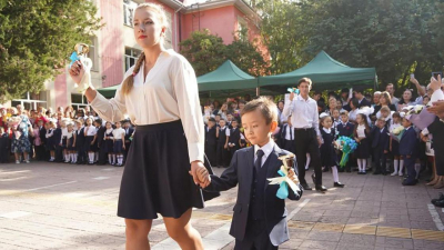 Около 410 тыс. детей пойдут в первый класс в Казахстане в этом году, 70% из них - в казахские школы