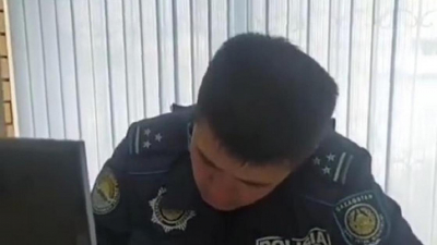 Скандальное видео с полицейским из Семея прокомментировали в МВД