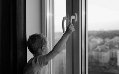 5-летний ребенок разбился насмерть, выпав из окна