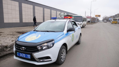 Кортежу из дорогих авто полиция заблокировала дорогу в Алматы (видео)