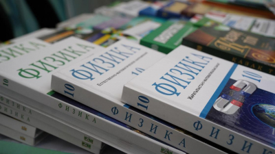 Школы Казахстана могут наказать за досрочную сдачу учебников