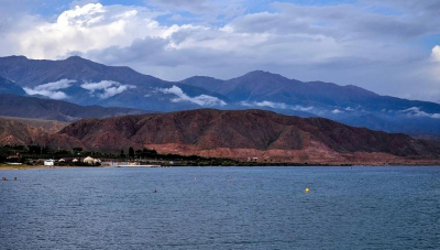 &laquo;Бесконечно можно смотреть, как Казахстан и Кыргызстан строят короткую дорогу на Иссык-Куль&raquo;