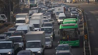 Досаев рассказал, как решается вопрос с пробками на дорогах Алматы