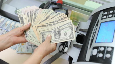 Почти на 3 тенге подорожал доллар на бирже в Казахстане