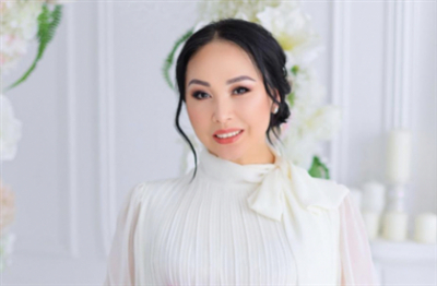 "Шошаңдамай тыныш жүруі керек": Қарақат Әбілдинаның қыз тәрбиесі туралы айтқан ойы қызу талқыға түсті