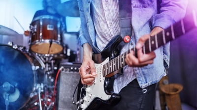 "Не исполнять песни на казахском": в Казнете разгорелся скандал из-за музыки в "Пинте"