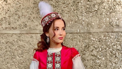 &quot;Самая красивая казашка&quot;: Жулдыз Омиргали в национальном наряде искупали в комплиментах