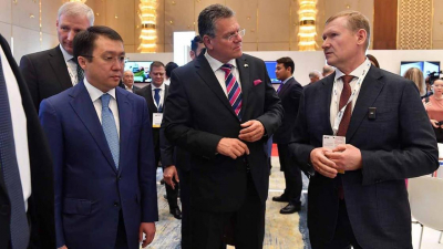 Марат Карабаев и Марош Шевчович посетили стенд АМТ на конгрессе АММ-2023 в Астане