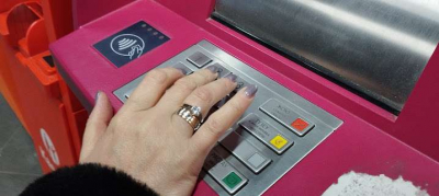 В Уральске трое неизвестных украли деньги из терминала