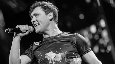 Юрию Шатунову открыли памятник в Москве в день его 50-летия