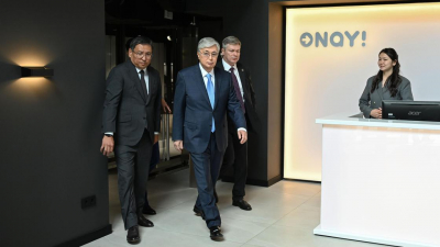 Токаев проверил, как работает общественный транспорт в Алматы (фото)