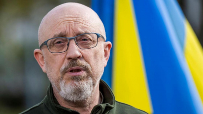 "Это не компьютерная игра". Глава Минобороны Украины заявил CNN, что контрнаступление ВСУ отстает от графика, но идет по плану