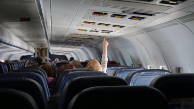 "Оскорбила и оттолкнула сотрудников": конфликт из-за домбры произошел в аэропорту Алматы