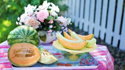 Санврачи Алматы призвали не покупать ранние арбузы, дыни и фрукты