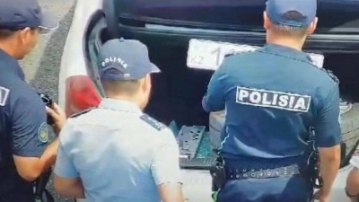 Водитель-"фокусник" из Шымкента менял номера авто прямо в пути