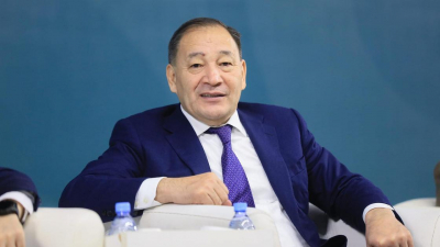 Аким Актюбинской области раскрыл, какую получает зарплату