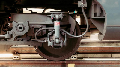 На возмущения казахстанцев о многочасовых задержках поездов ответили в КТЖ