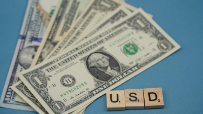 Доллар немного подешевел на бирже в Казахстане