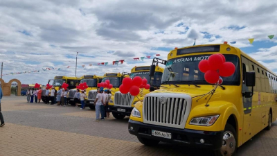 5 школ в Уральске получили новые автобусы