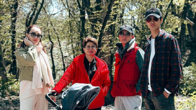 &quot;Такое теплое фото&quot;: Роза Рымбаева запечатлелась с сыновьми, келин и внуком на прогулке