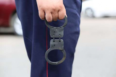 Ранившую ножницами сотрудницу турфирмы клиентку задержали в Алматы