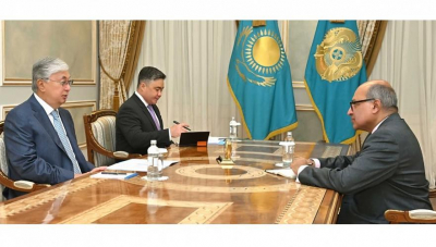 Токаев поблагодарил Суму Чакрабарти за работу на посту внештатного советника