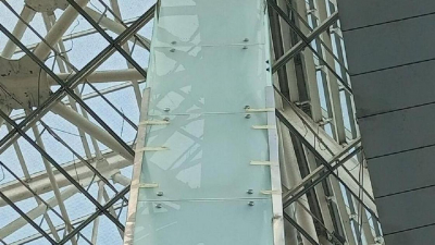 Опоры на ЭКСПО в Астане, заклеенные скотчем, удивили казахстанцев (фото)