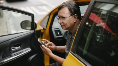 Как таксистам и курьерам упростили уплату налогов в Казахстане, рассказали в КГД