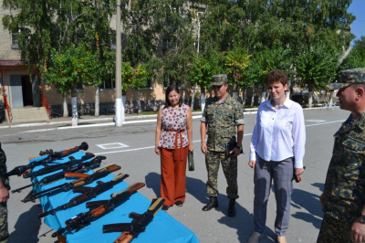 Народные избранники ознакомились с бытом войск правопорядка