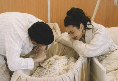 &laquo;Он еще маленький&raquo;: мужа Ерке Есмахан раскритиковали за обращение с ребенком