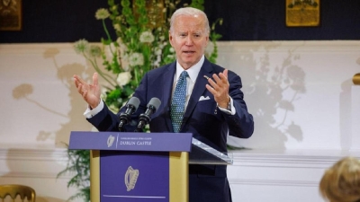 "Давайте сделаем это": Джо Байден призвал ирландцев "лизнуть мир" (видео)