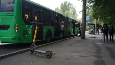 Какие штрафы могут грозить самокатчикам в Казахстане, рассказали в МВД