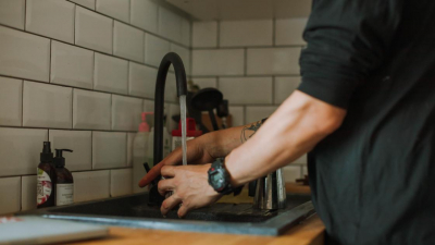 Несколько жилых массивов в Алматы на день останутся без холодной воды