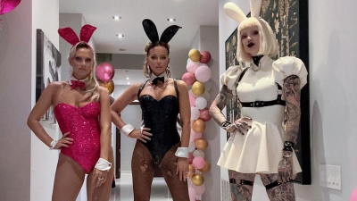 Кейт Бекинсейл снялась в костюме кролика Playboy в честь своего 50-летия