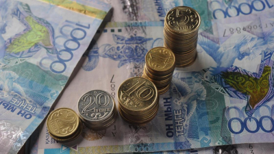 Почти 13 тысячам казахстанцев в два раза повысили зарплаты