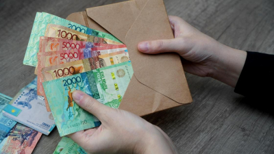 Депутаты засомневались в реальности официальной средней зарплаты по Казахстану