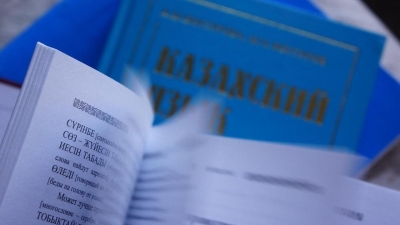 "Мы допустили много ошибок": Токаев о переходе казахского языка на латиницу