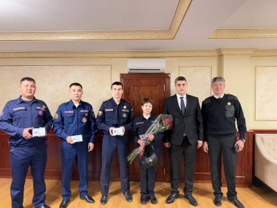 Азербайджан наградил казахстанских спасателей
