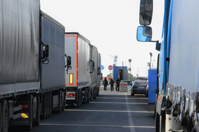 Заторы на границе Казахстана с Россией прокомментировали в КГД