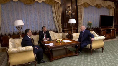 "Мир эгоистичен, надо надеяться на себя и друзей": Лукашенко встретился с главой МИД Казахстана